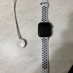 Apple Watch Series 4 GPS + Cellular